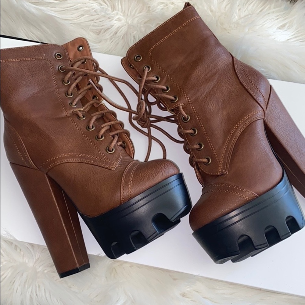 Cognac boots